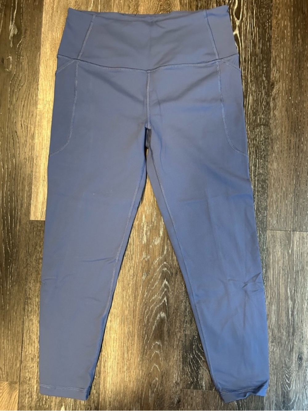 Victoria’s Secret Sport workout leggings with mesh panels size small
